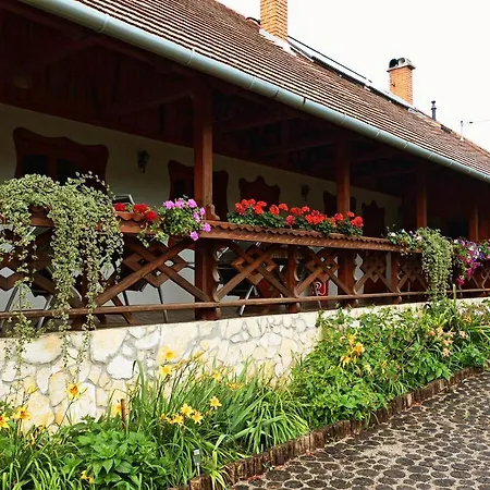 Ocsardi Topanzio Guest house